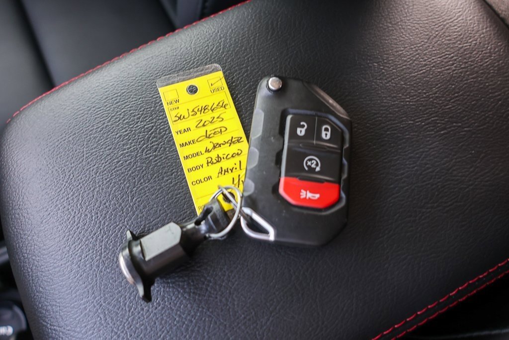 Used 2025 Jeep Wrangler Unlimited Rubicon image 28