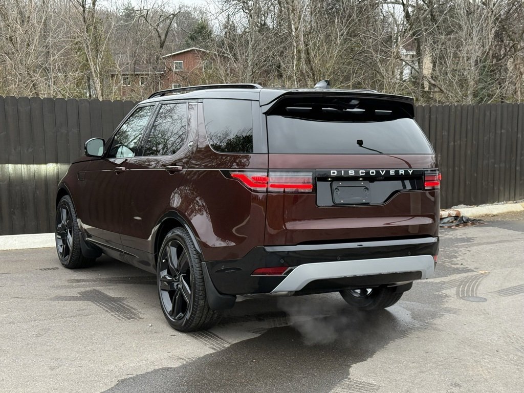 New 2026 Land Rover Discovery Limited Edition image 3
