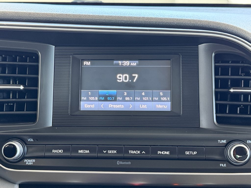Used 2020 Hyundai Elantra SE FWD image 21