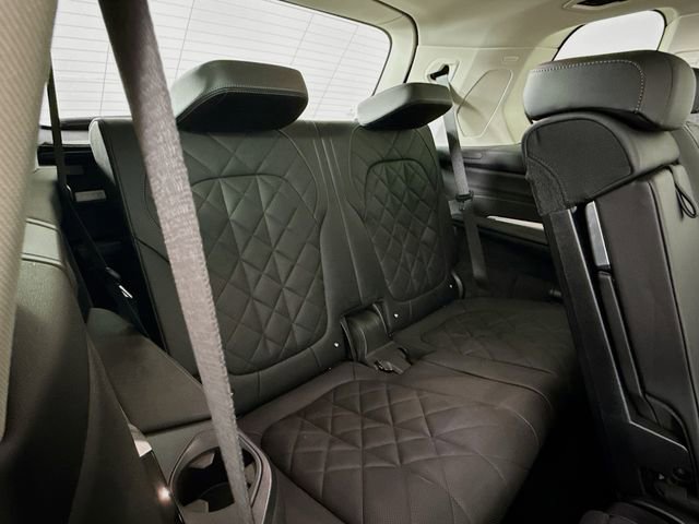 Used 2024 BMW X7 xDrive40i w/ Premium Package image 29
