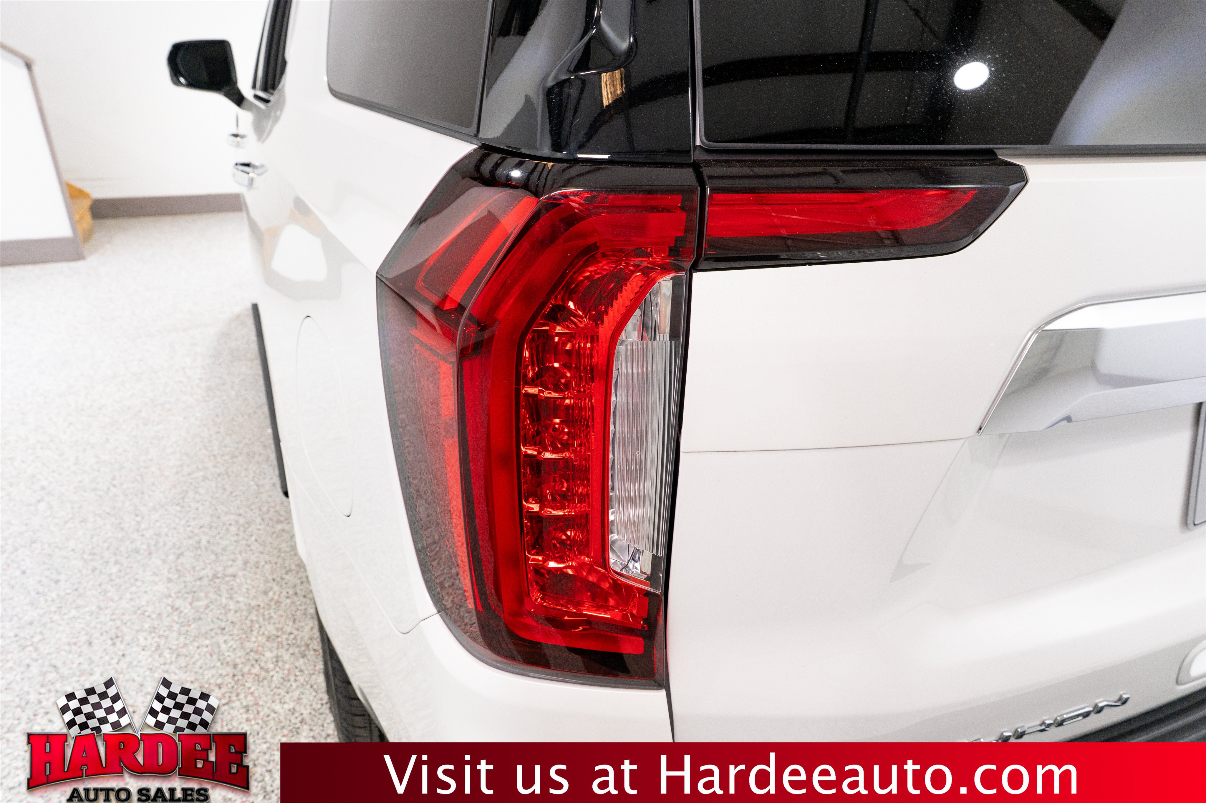 Used 2022 GMC Yukon Denali AWD/4WD image 9