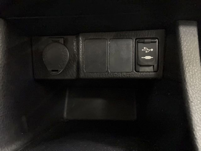 Used 2017 Toyota Corolla LE w/ Carpet Mat Package (TMS) FWD image 31