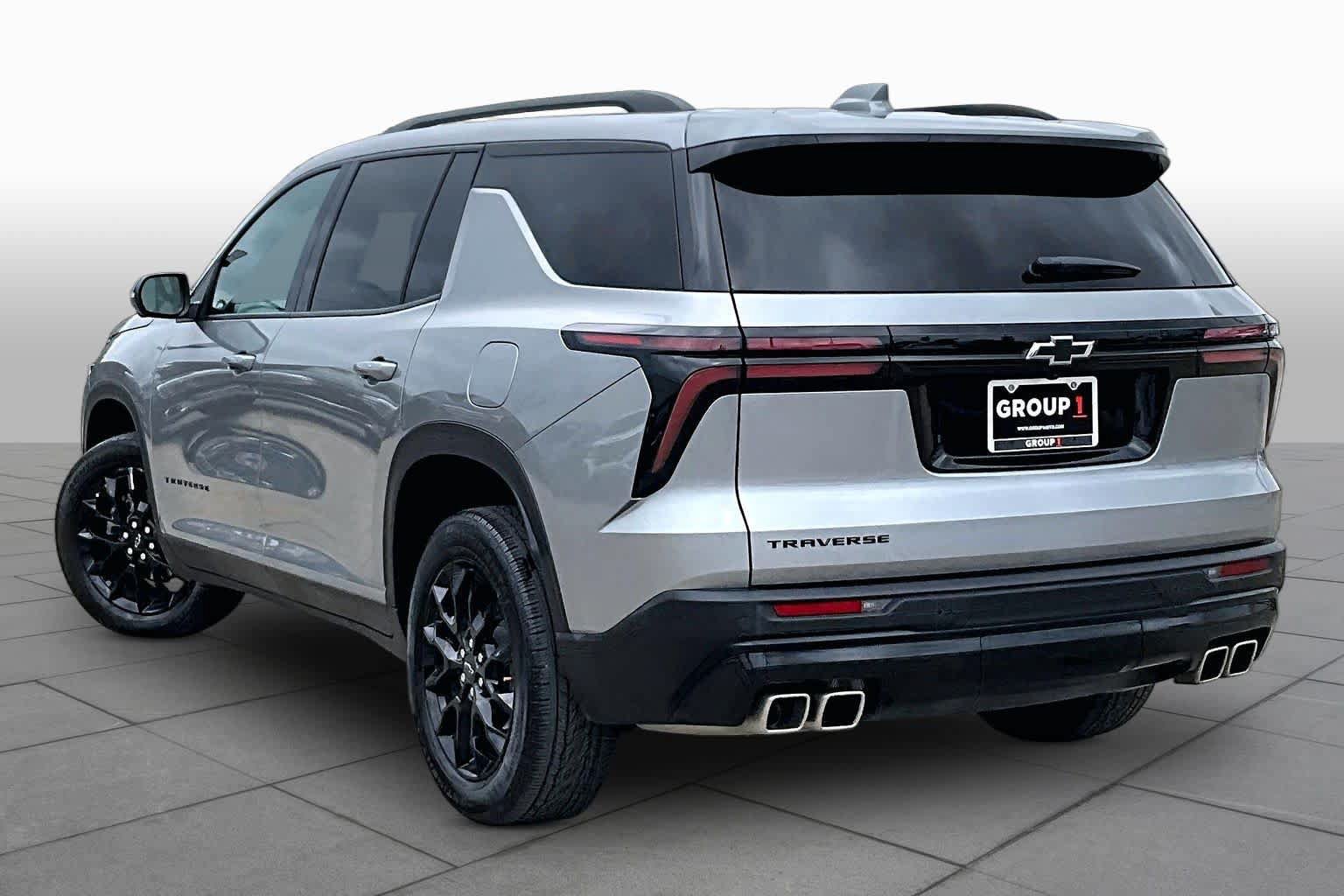 Used 2025 Chevrolet Traverse LT w/ Midnight/Sport Edition FWD image 12