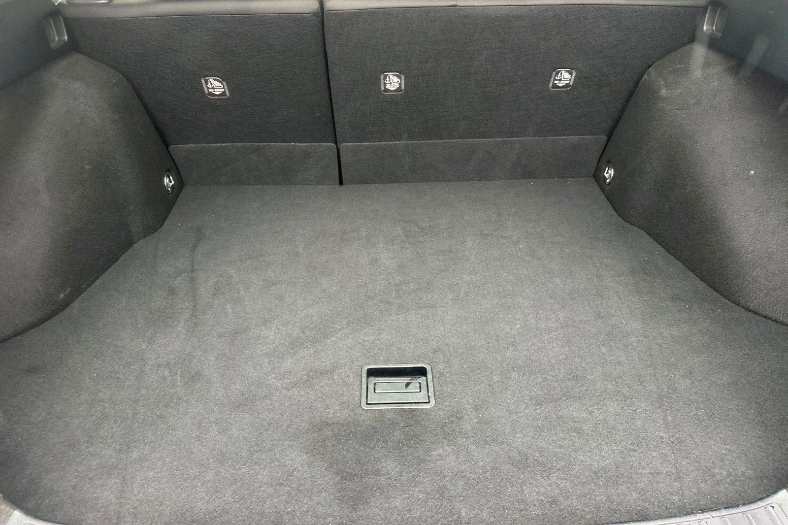 Used 2021 Toyota Prius LE image 15