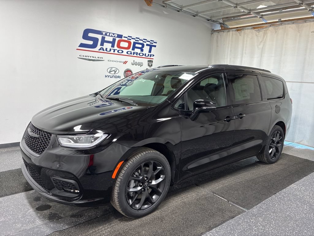 New 2026 Chrysler Pacifica Select w/ S Appearance Package