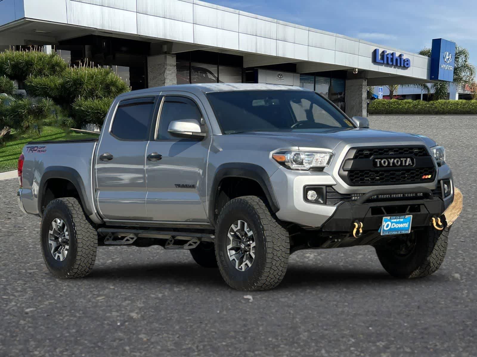 Used 2017 Toyota Tacoma TRD Off-Road w/ Tow Package image 10