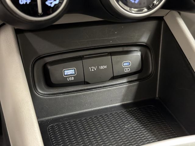 Used 2025 Hyundai Venue SEL image 25