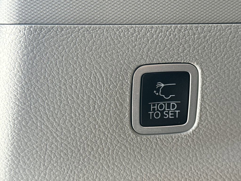 Used 2024 Jeep Wagoneer L Series III w/ Premium Group I image 20