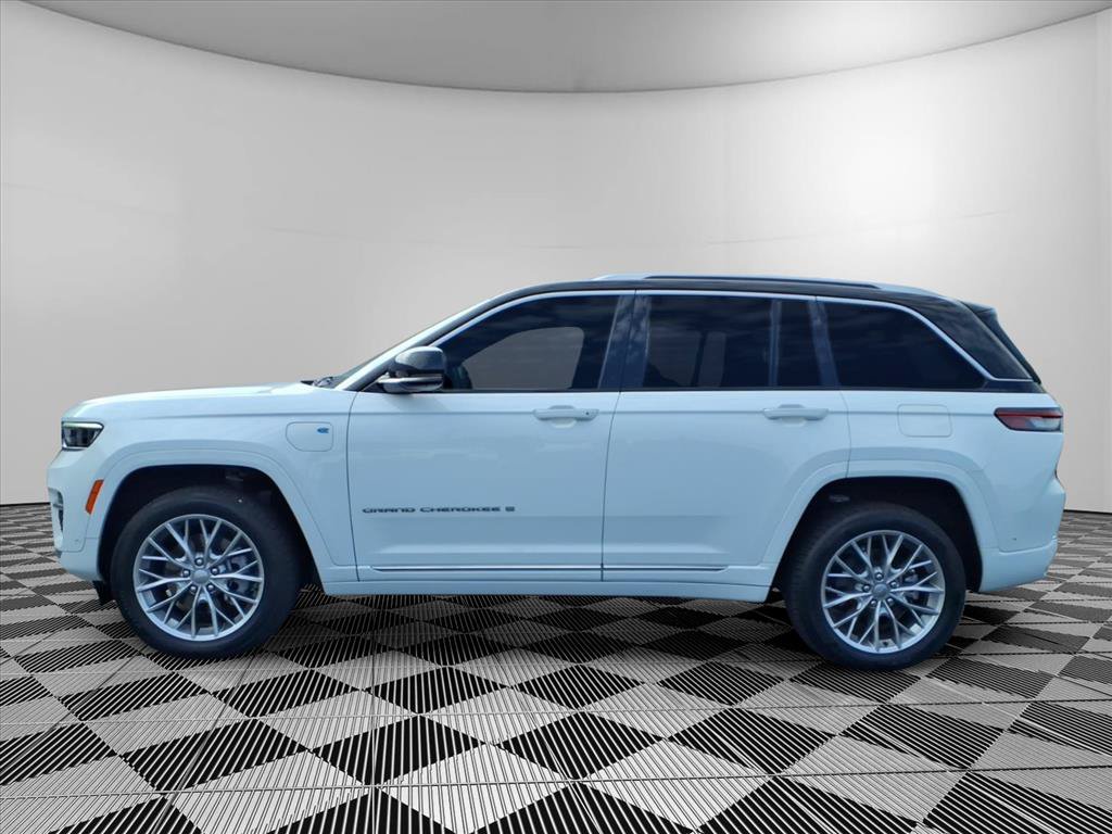 Certified 2022 Jeep Grand Cherokee Summit w/ Luxury Tech Group V AWD/4WD image 25