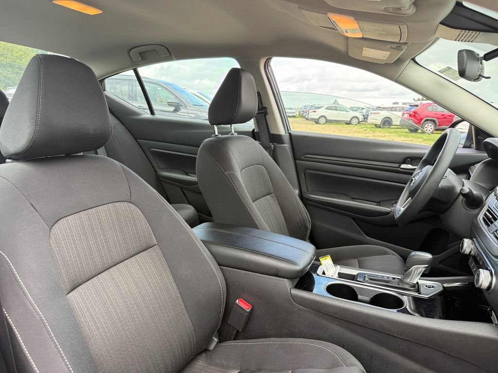 Used 2024 Nissan Altima 2.5 SV FWD image 39