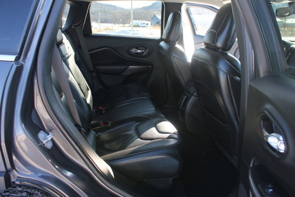 Used 2019 Jeep Cherokee Limited image 36
