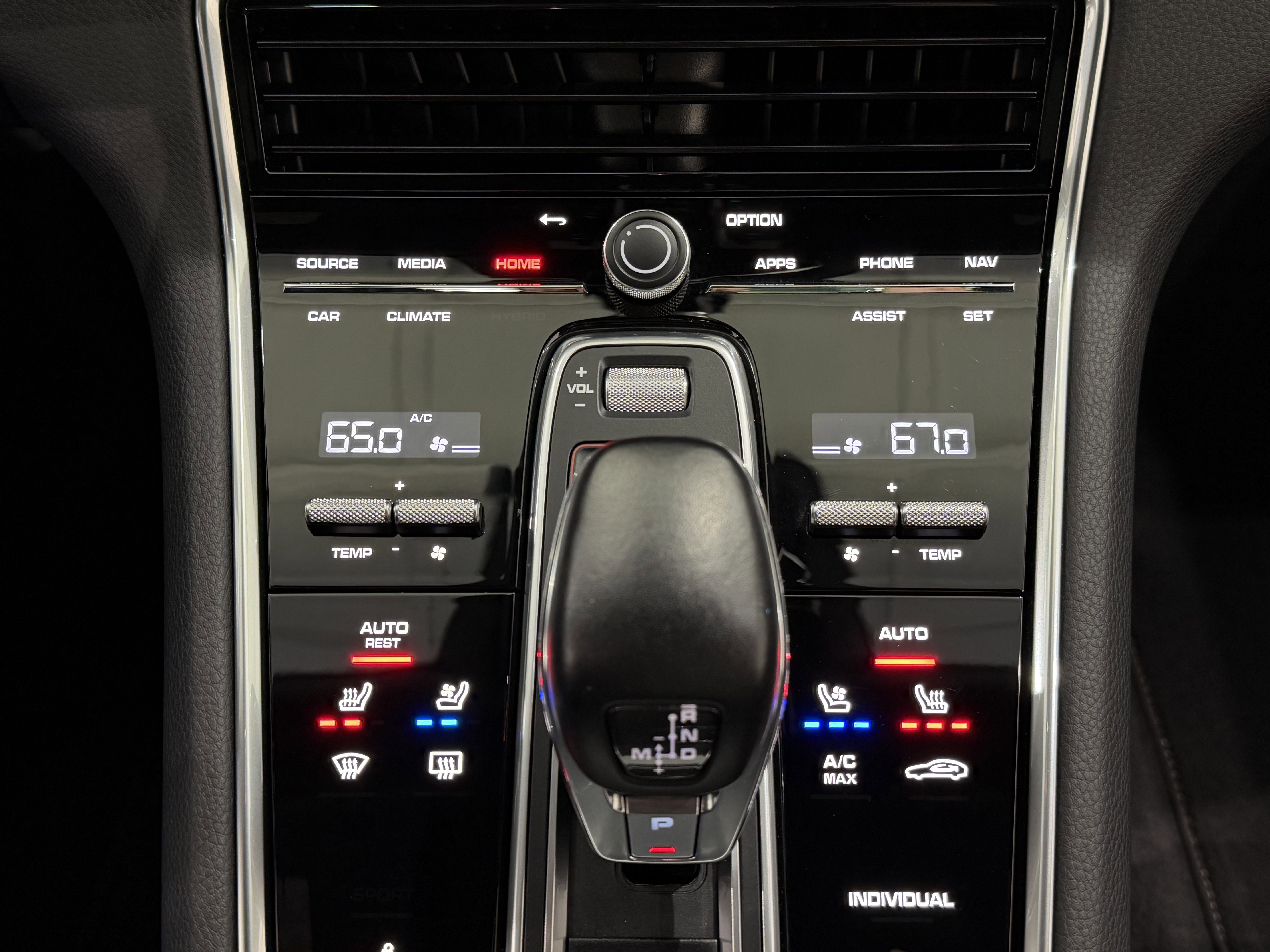 Certified 2023 Porsche Panamera 4 image 38