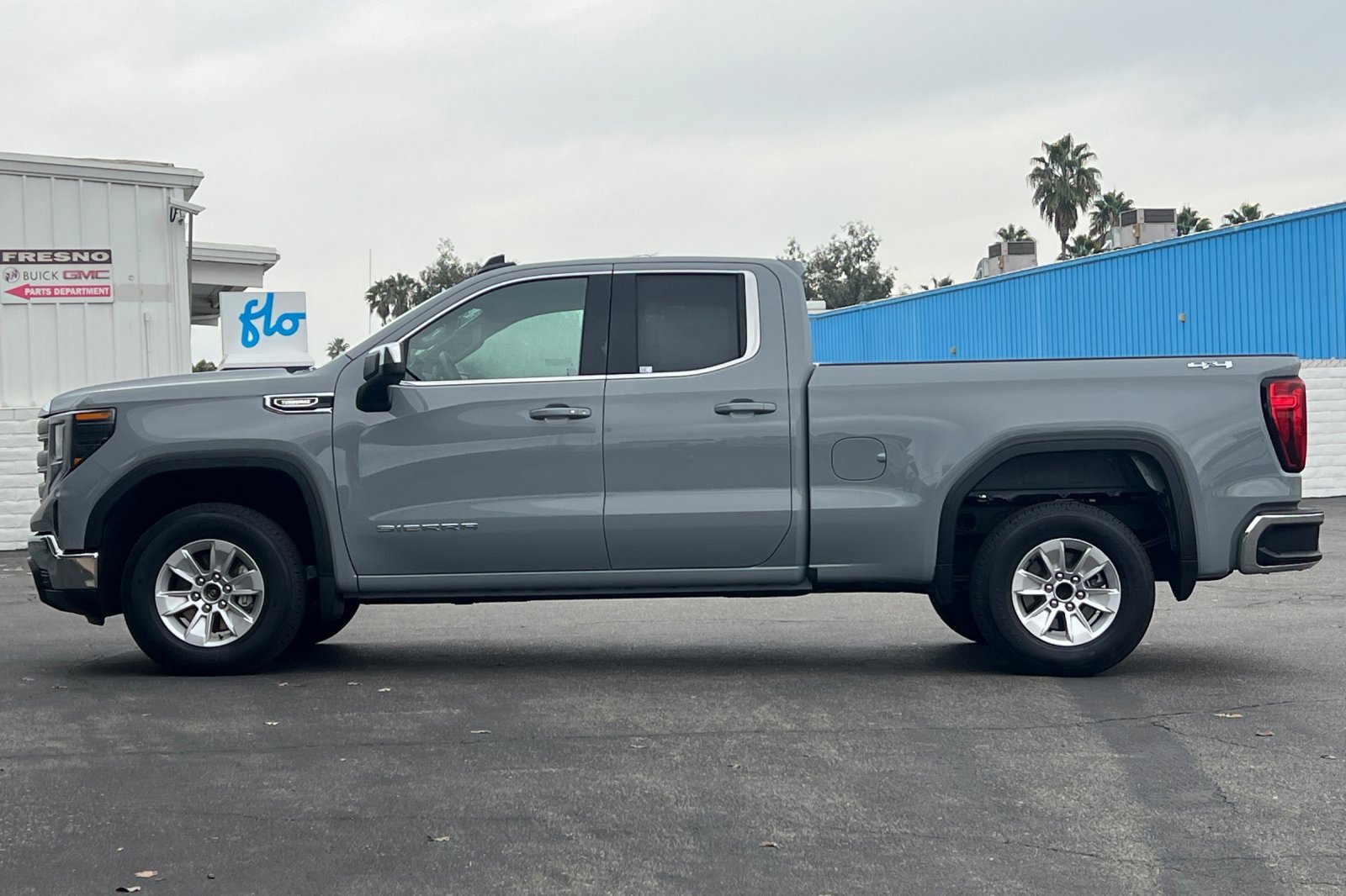 Used 2025 GMC Sierra 1500 SLE image 7