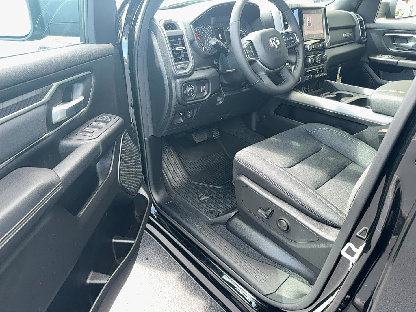 New 2025 RAM 1500 Big Horn AWD/4WD image 20