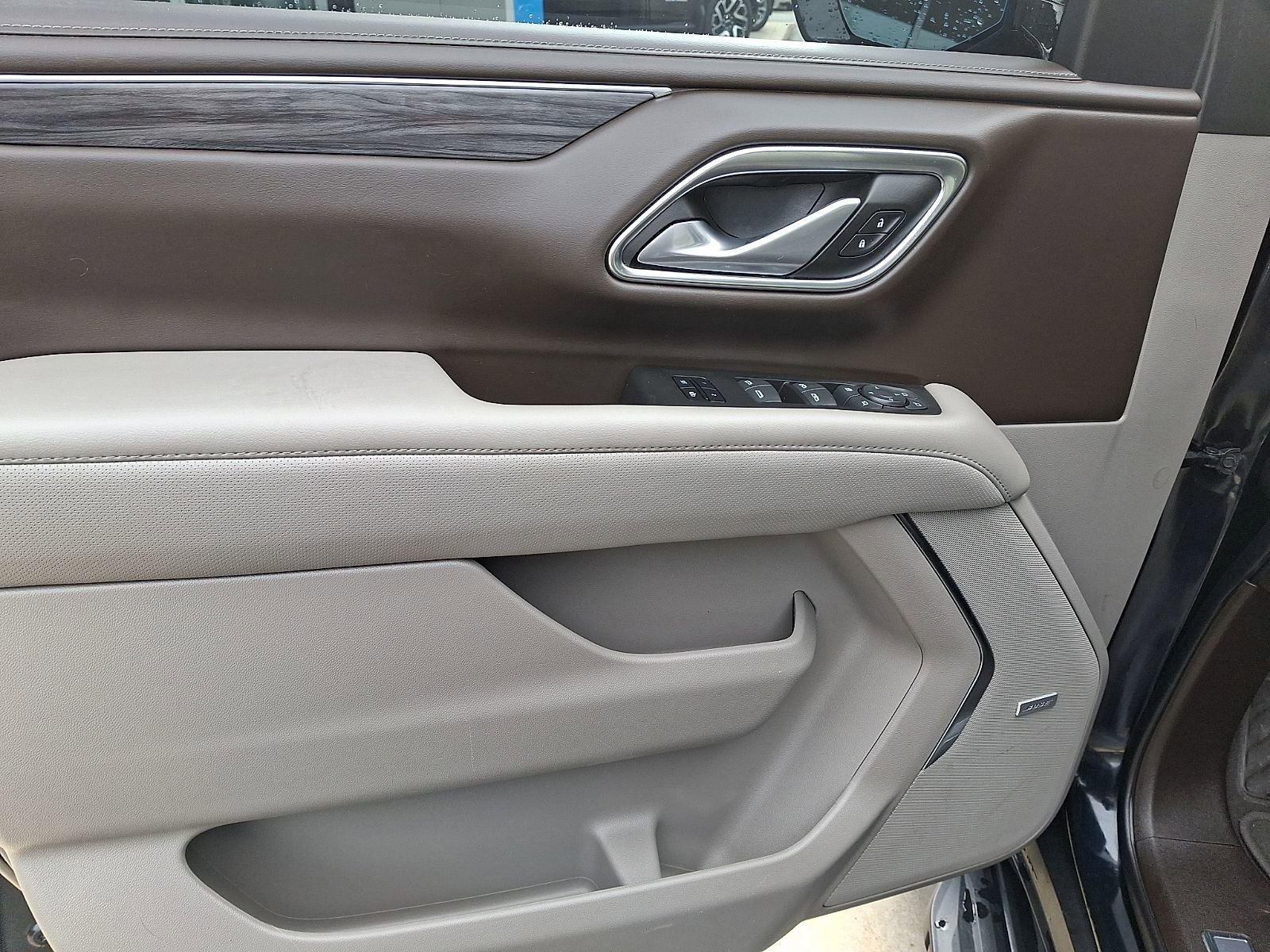 Used 2022 GMC Yukon SLT w/ SLT Luxury Package AWD/4WD image 13