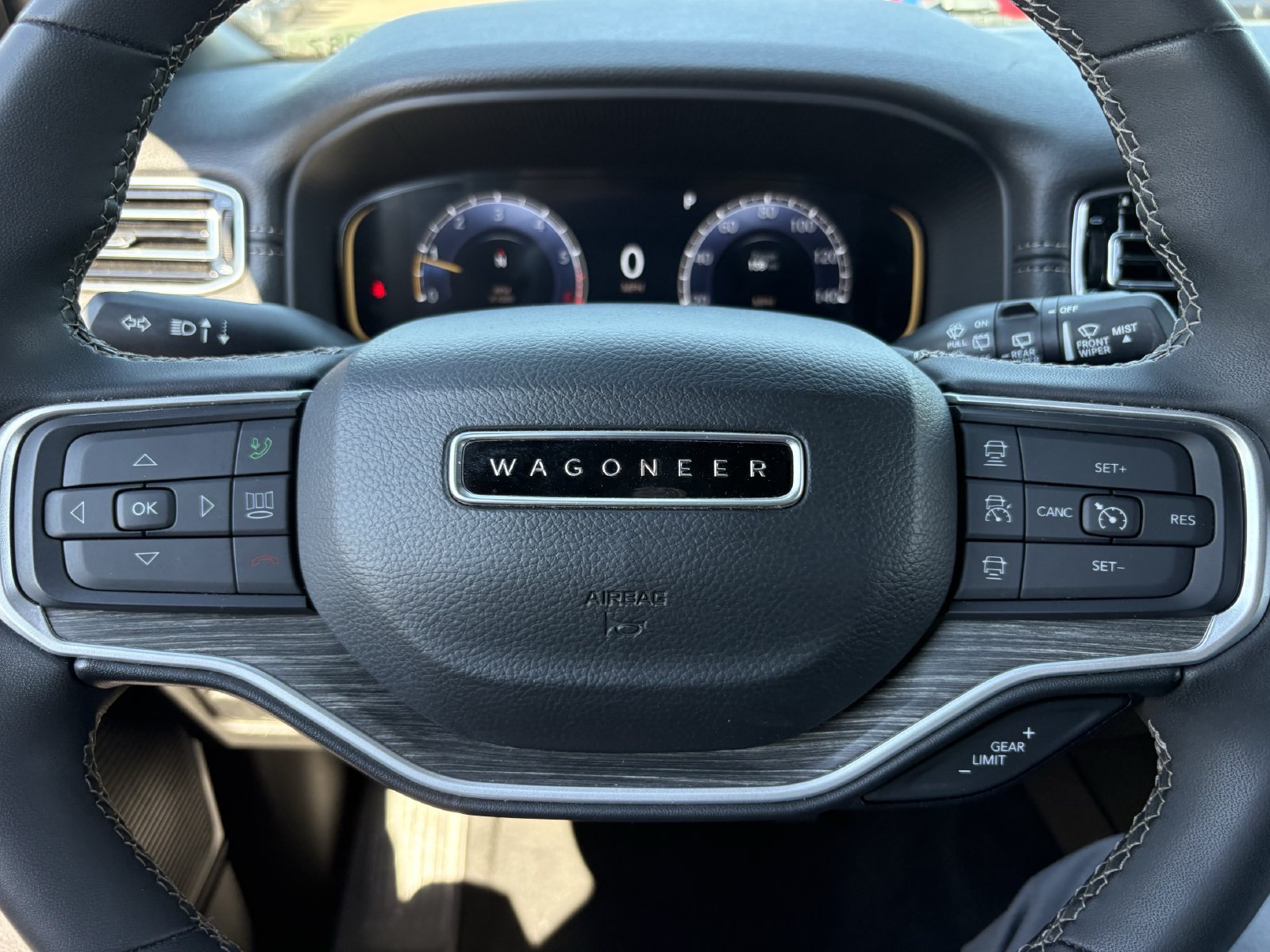 Used 2024 Jeep Wagoneer L Series III w/ Flexible Seating Group AWD/4WD image 21