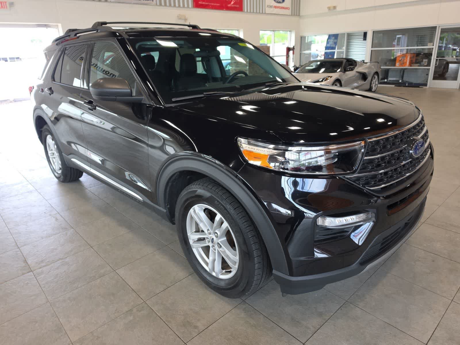 Used 2024 Ford Explorer XLT w/ Equipment Group 202A AWD/4WD image 5