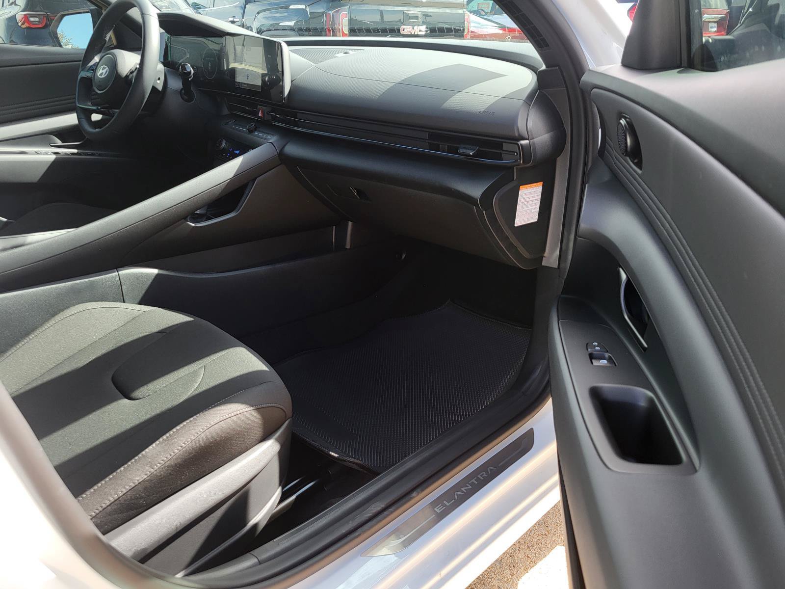 New 2026 Hyundai Elantra SEL FWD image 8