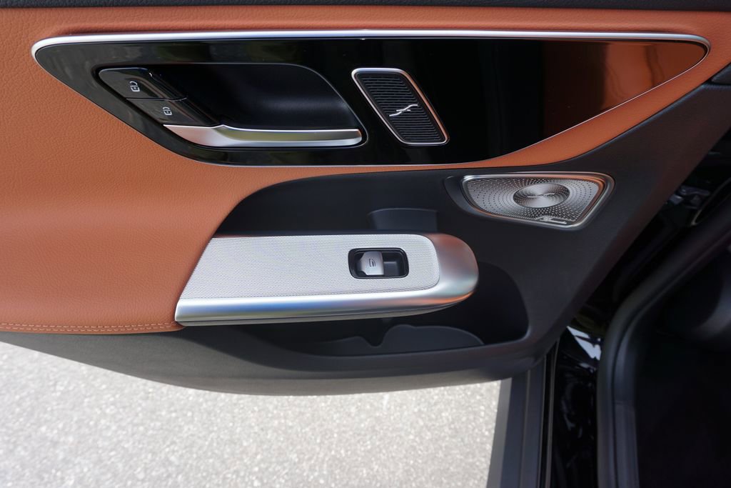 Certified 2025 Mercedes-Benz GLC 350e 4MATIC image 37