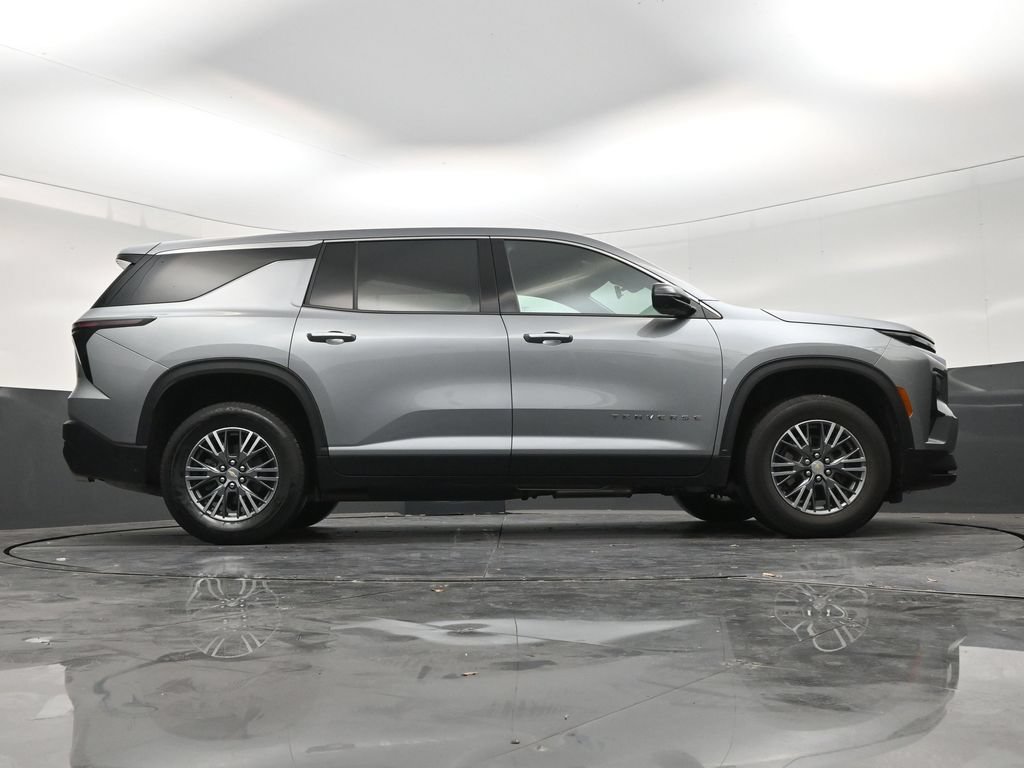 Used 2024 Chevrolet Traverse LS FWD image 24