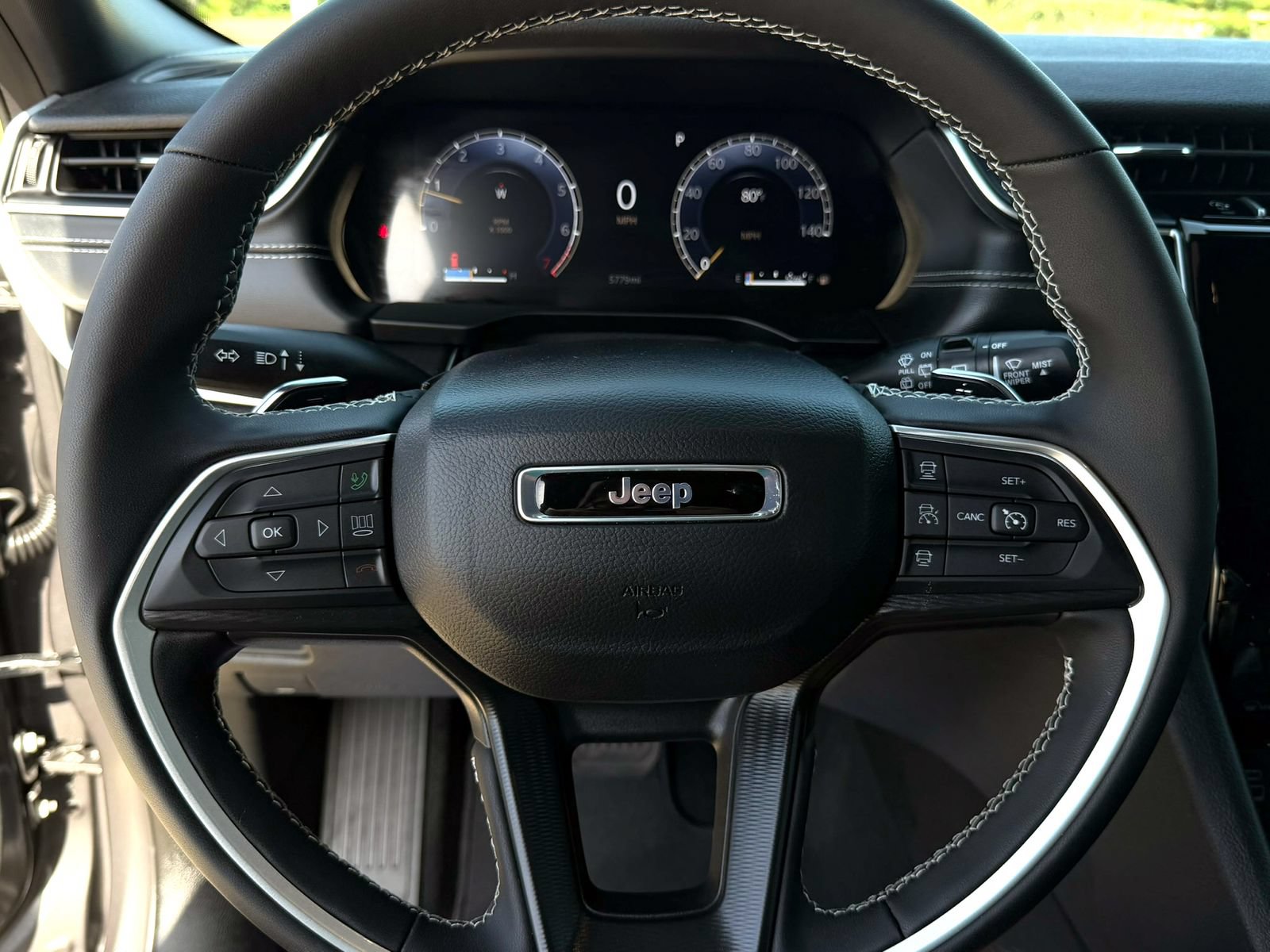 Used 2025 Jeep Grand Cherokee Altitude AWD/4WD image 21