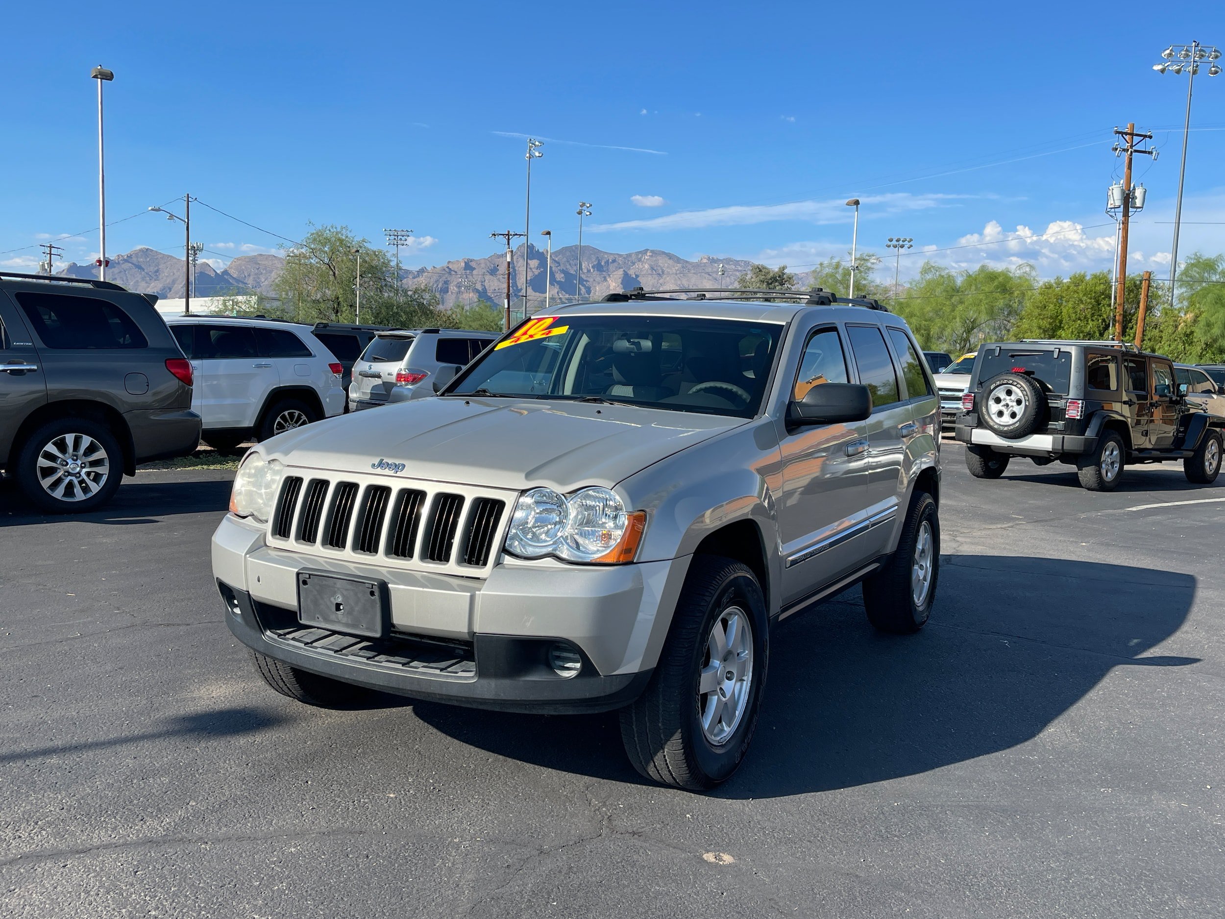 Used 2010 Jeep Grand Cherokee Laredo AWD/4WD image 1