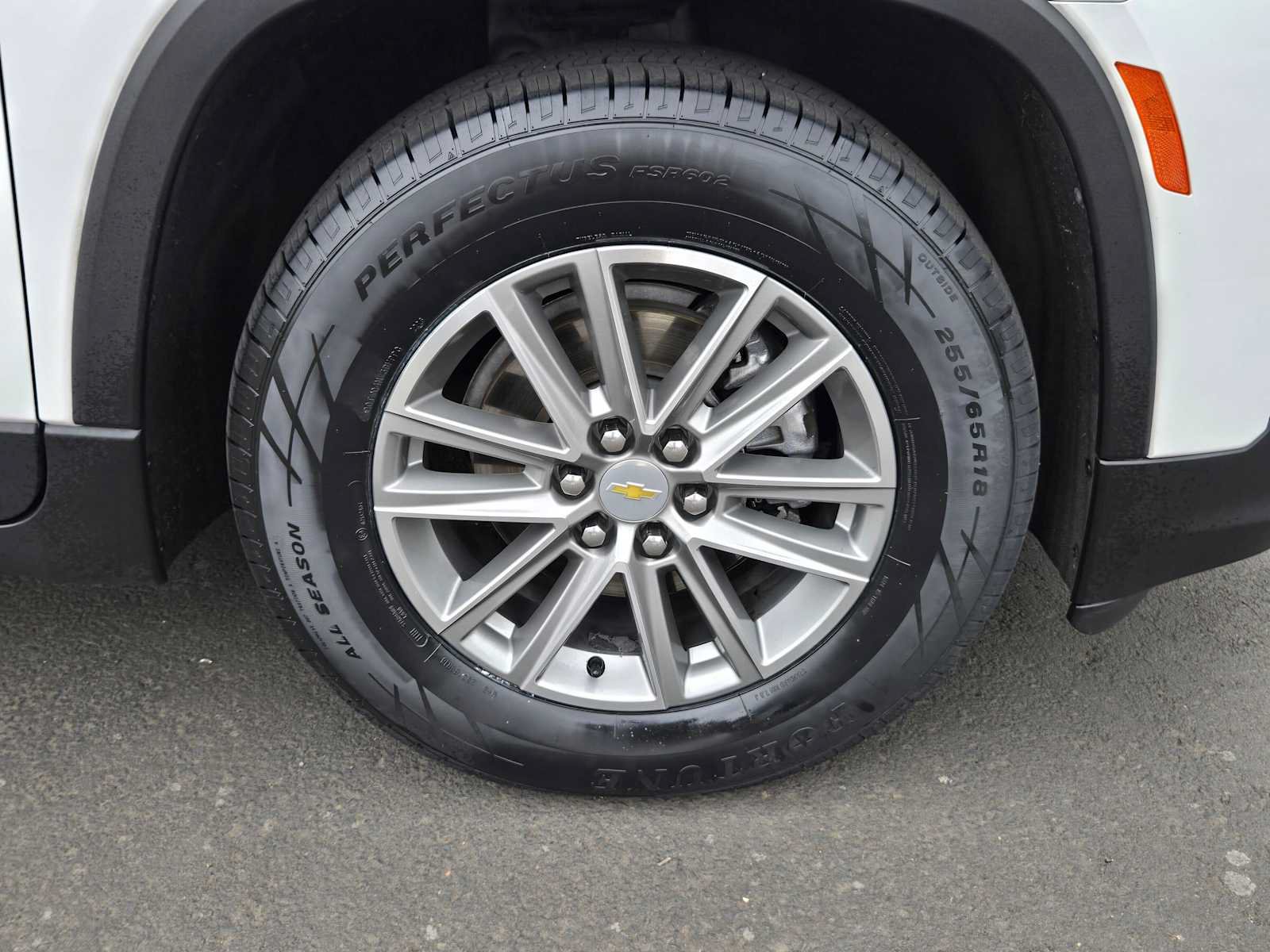Used 2023 Chevrolet Traverse LT w/ LPO, Floor Liner Package AWD/4WD image 9