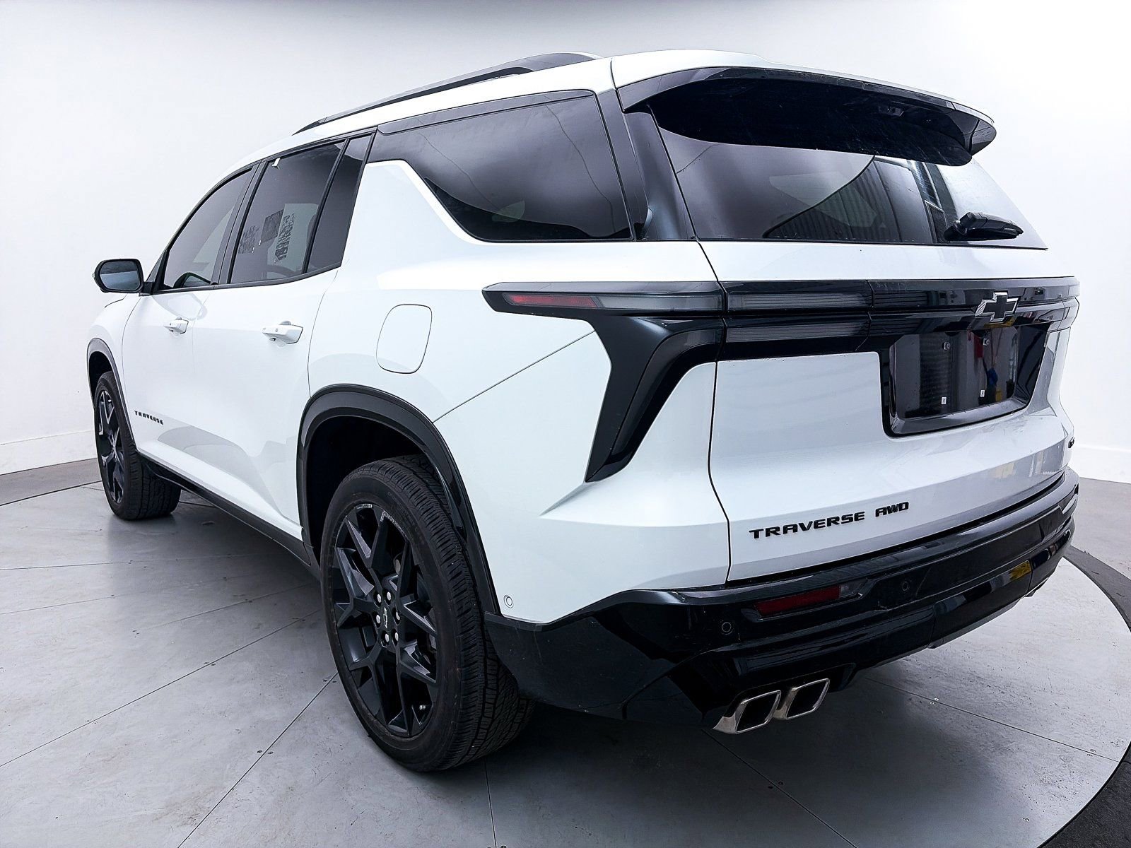 Used 2024 Chevrolet Traverse RS w/ LPO, Floor Liner Package image 16