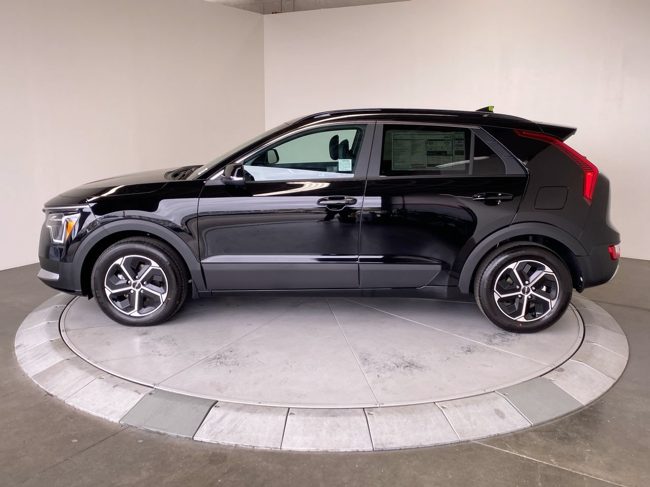 New 2026 Kia Niro EX FWD image 2