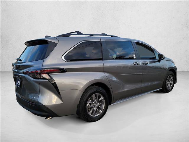 Used 2026 Toyota Sienna XLE FWD image 5