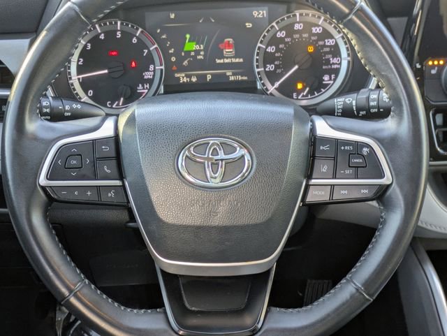 Used 2023 Toyota Highlander XLE image 12