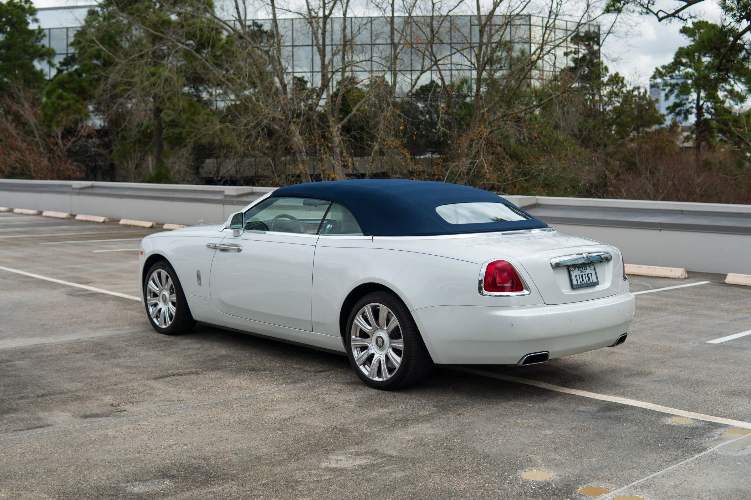 Used 2017 Rolls-Royce Dawn image 8