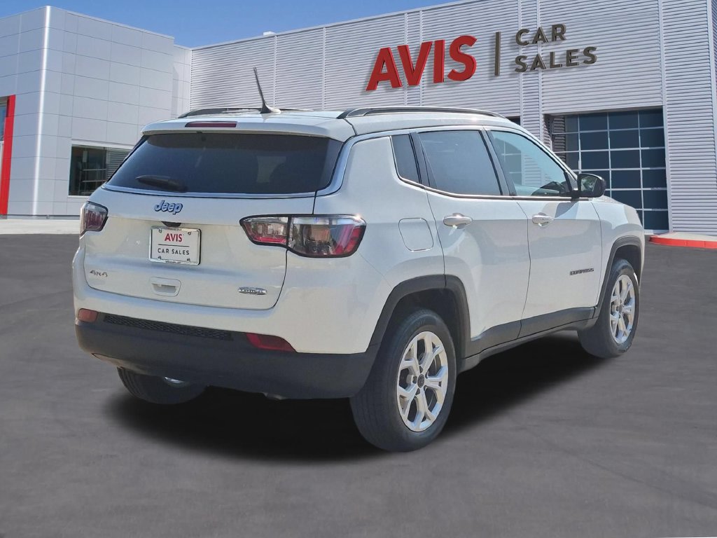 Used 2025 Jeep Compass Latitude w/ Sun & Sound Group AWD/4WD image 5