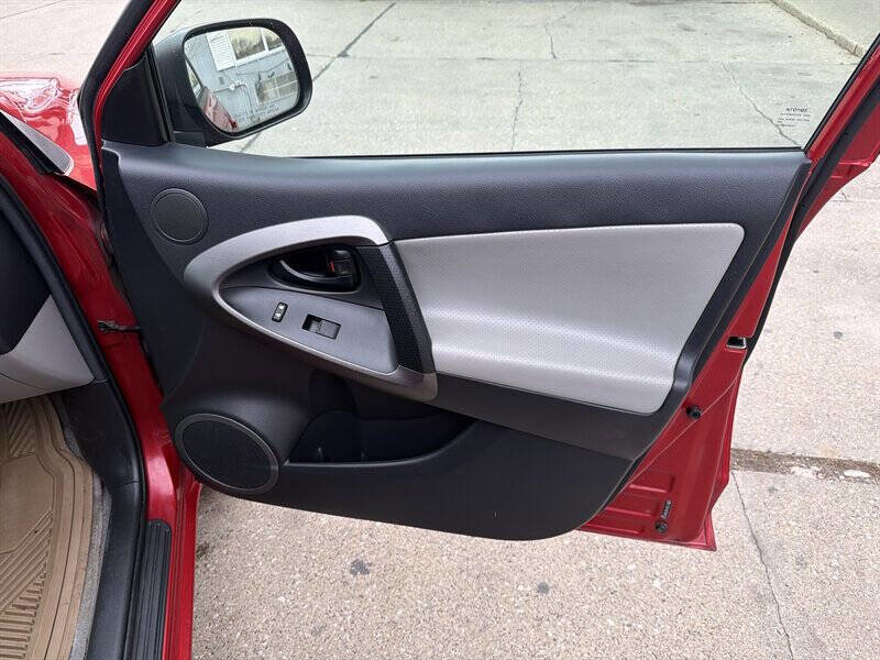 Used 2012 Toyota RAV4 Limited image 23