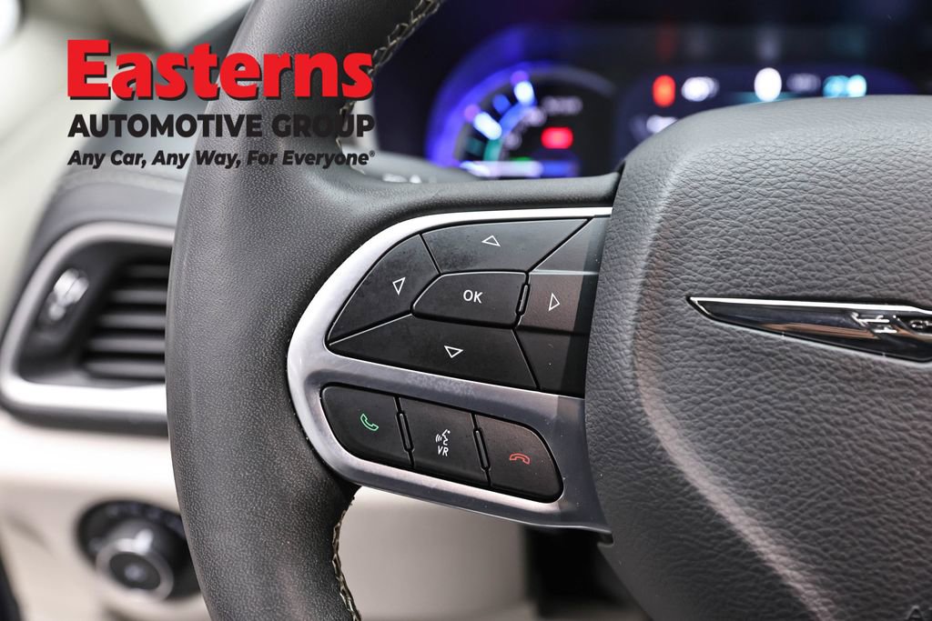 Used 2023 Chrysler Pacifica Touring-L FWD image 15