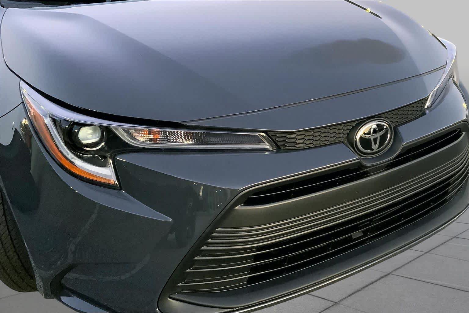 Used 2026 Toyota Corolla LE FWD image 27