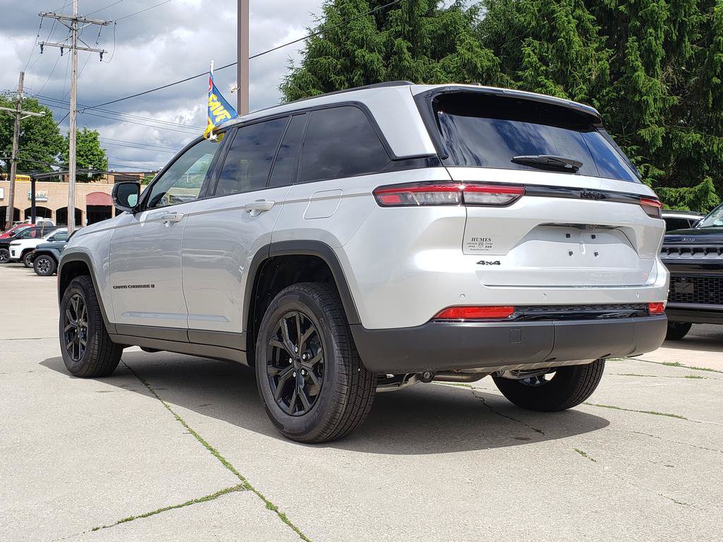 New 2025 Jeep Grand Cherokee 4WD image 5