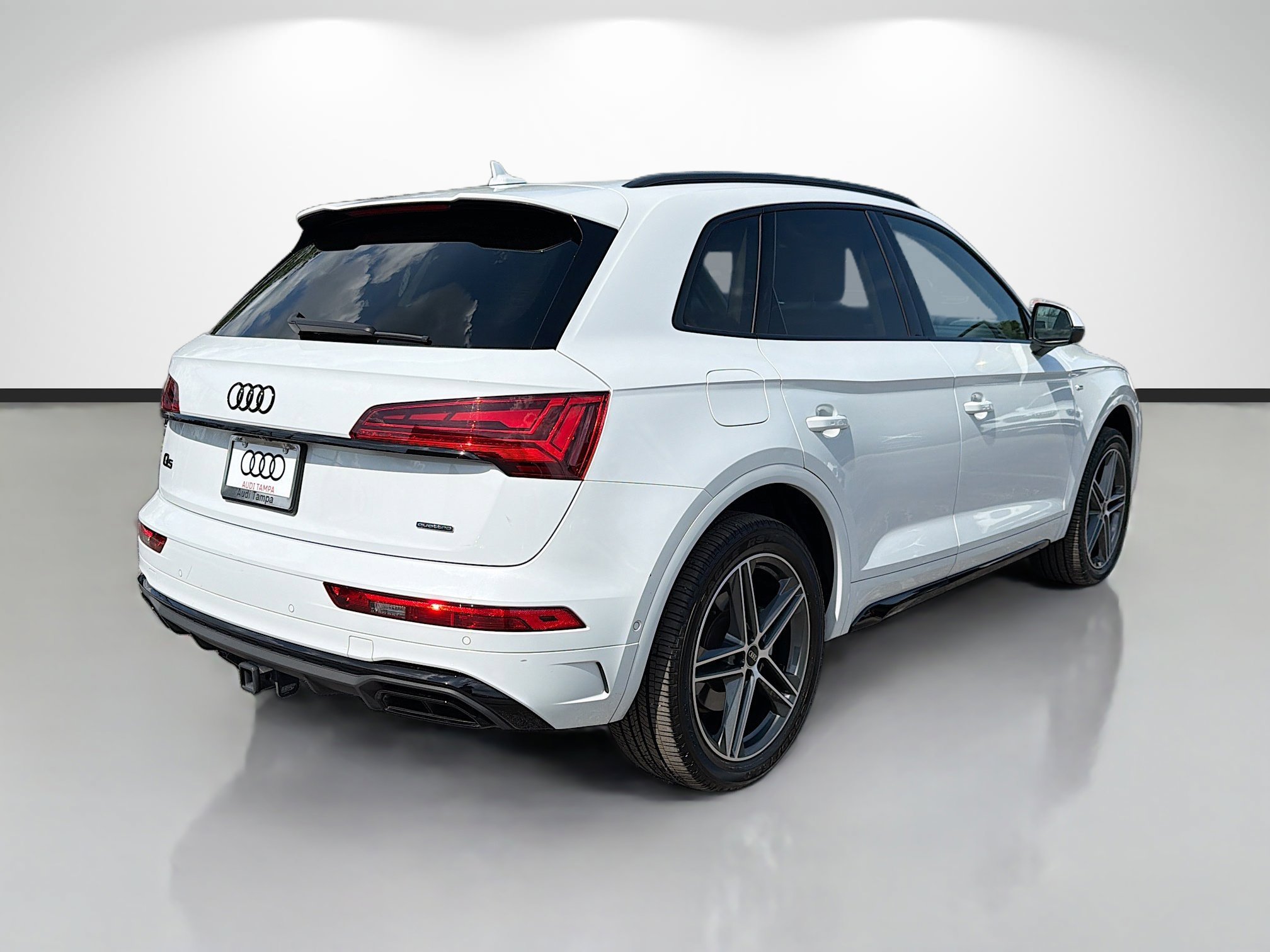 Used 2023 Audi Q5 e Prestige w/ Prestige Package AWD/4WD image 3