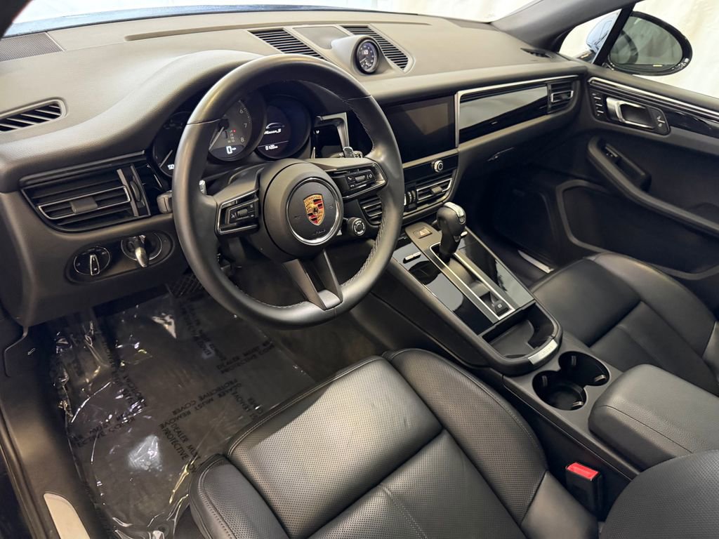 Certified 2024 Porsche Macan S AWD/4WD image 4