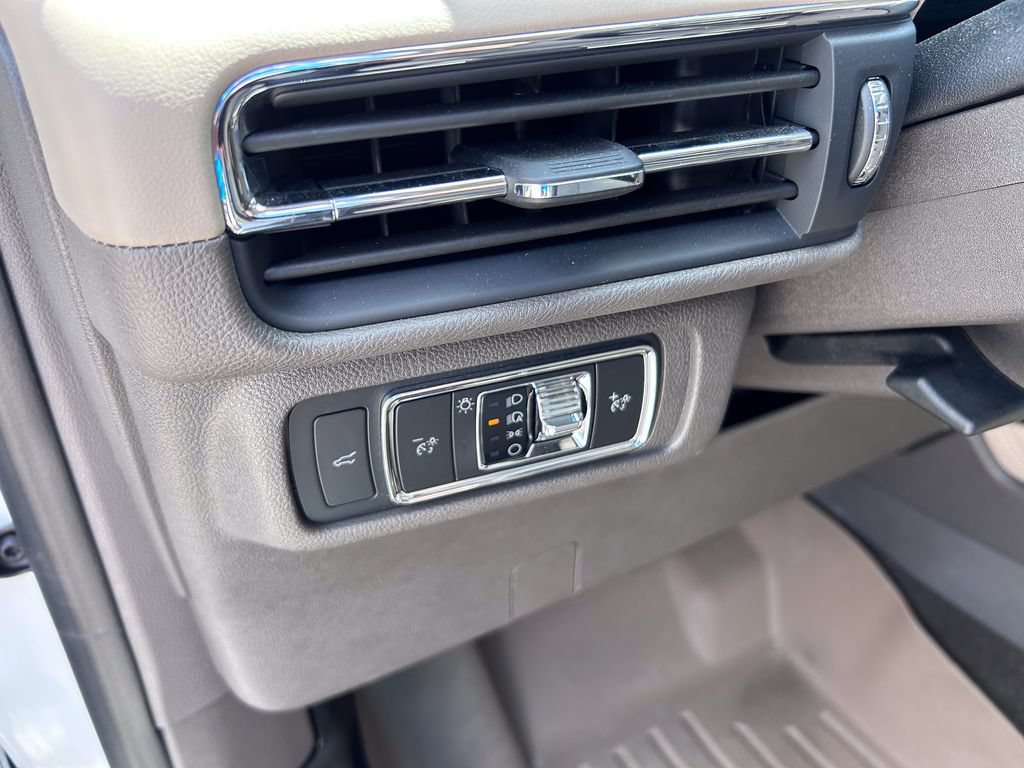 Used 2020 Lincoln Corsair AWD w/ Equipment Group 101A image 11