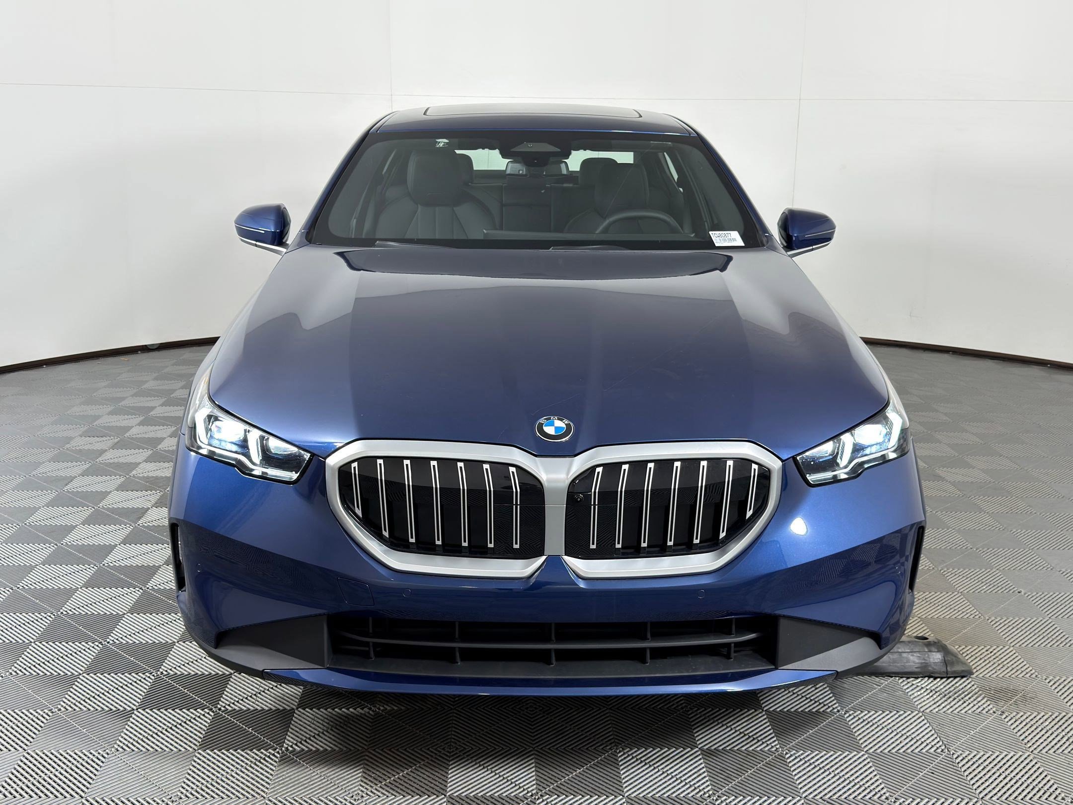 Used 2026 BMW 530i w/ Convenience Package RWD image 5