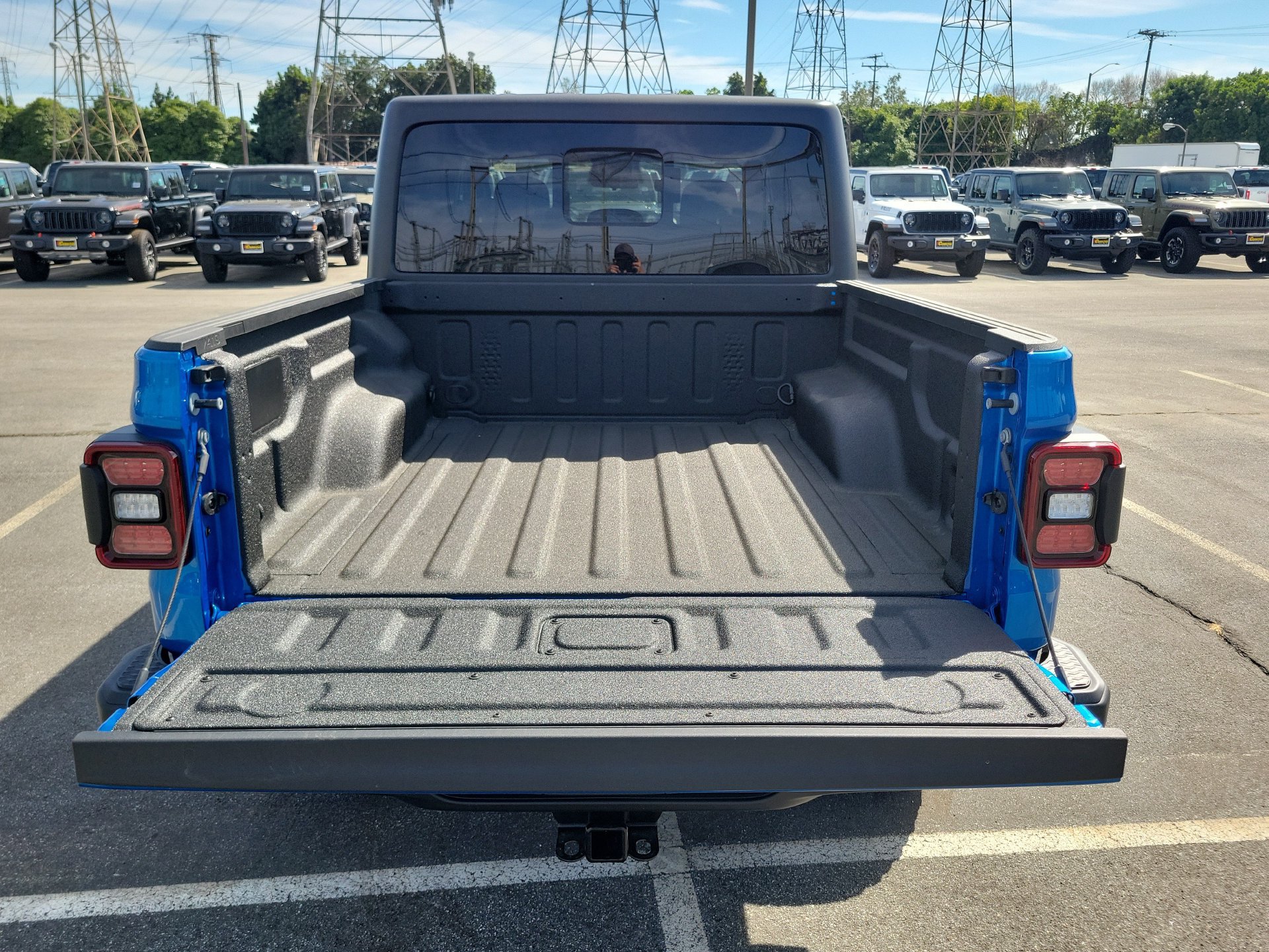 New 2026 Jeep Gladiator Sport AWD/4WD image 16