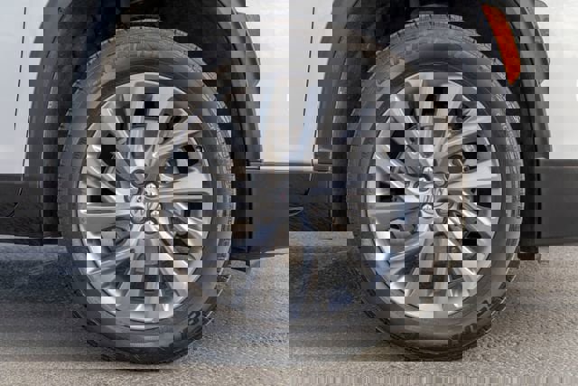 Used 2025 Buick Enclave Preferred AWD/4WD image 13