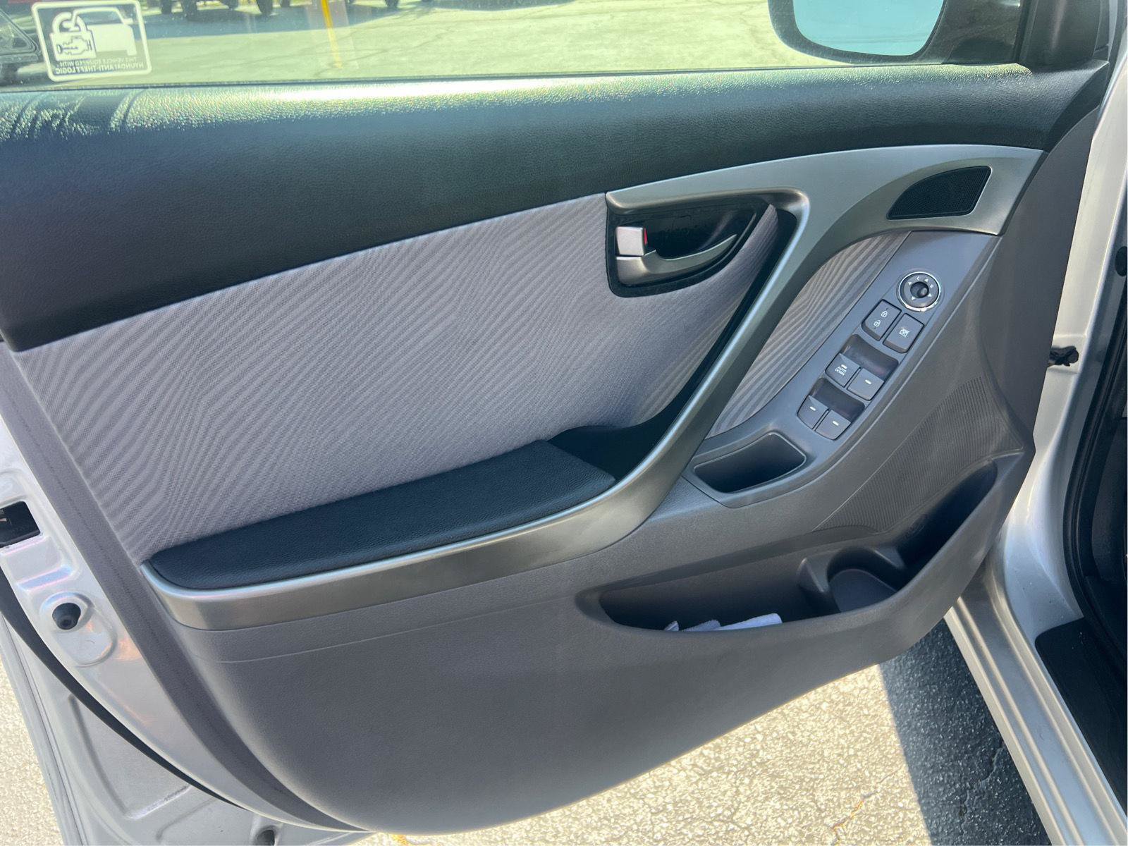 Used 2013 Hyundai Elantra GLS w/ Preferred Pkg FWD image 12