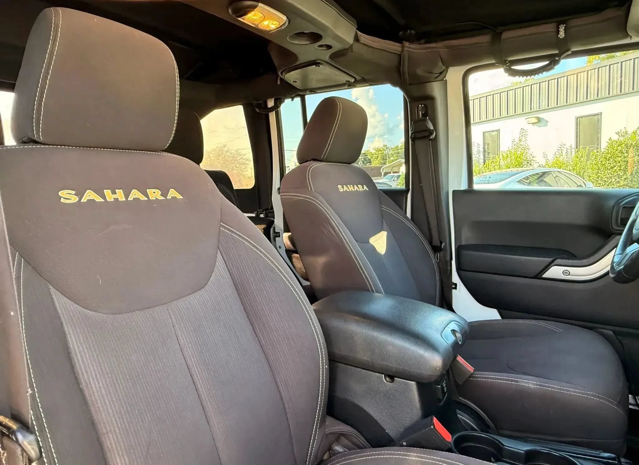 Used 2015 Jeep Wrangler Unlimited Sahara w/ Connectivity Group AWD/4WD image 24
