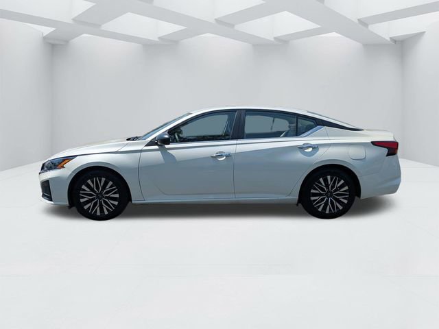 Used 2025 Nissan Altima 2.5 SV FWD image 9