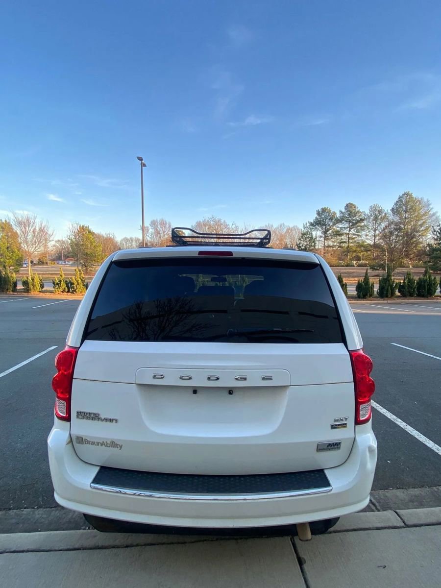 Used 2017 Dodge Grand Caravan SXT image 7