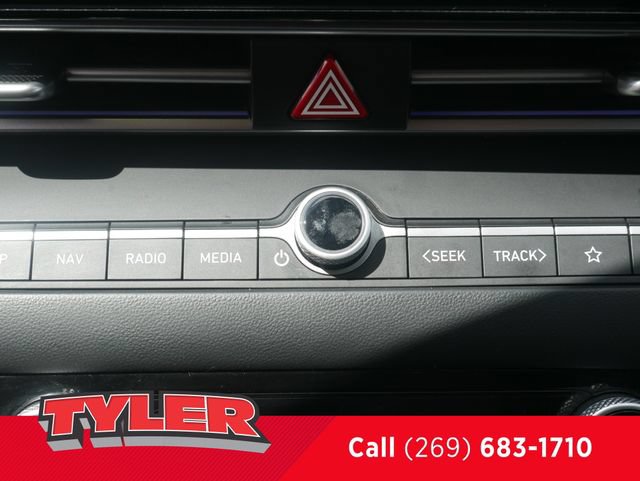 Used 2022 Hyundai Elantra Limited FWD image 29