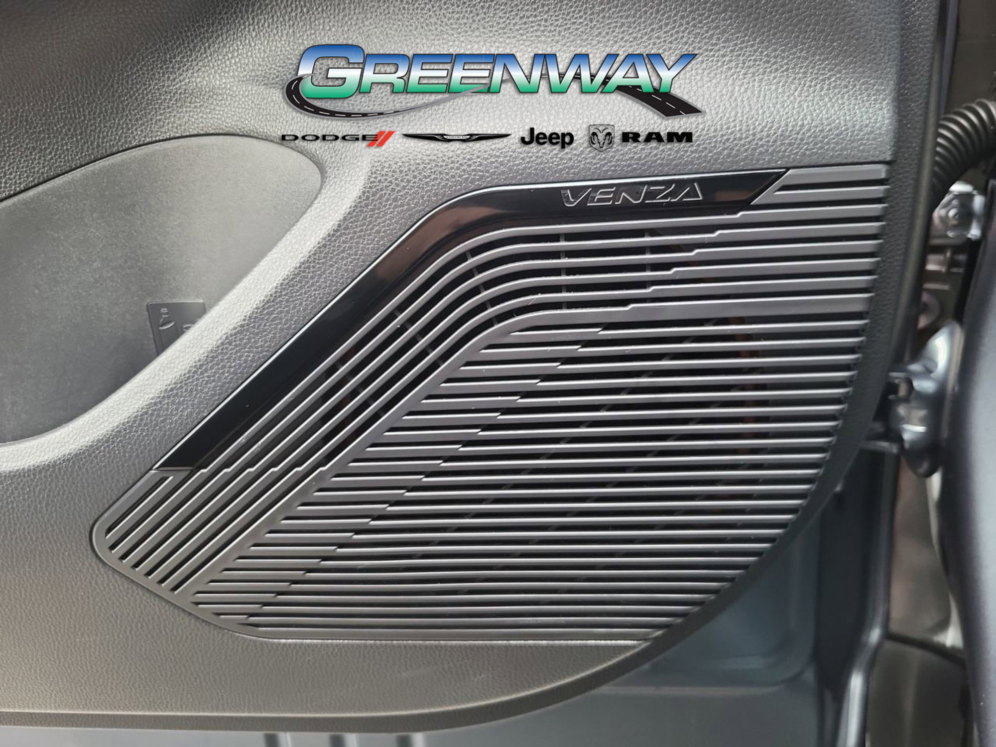 Used 2024 Toyota Venza Limited image 18