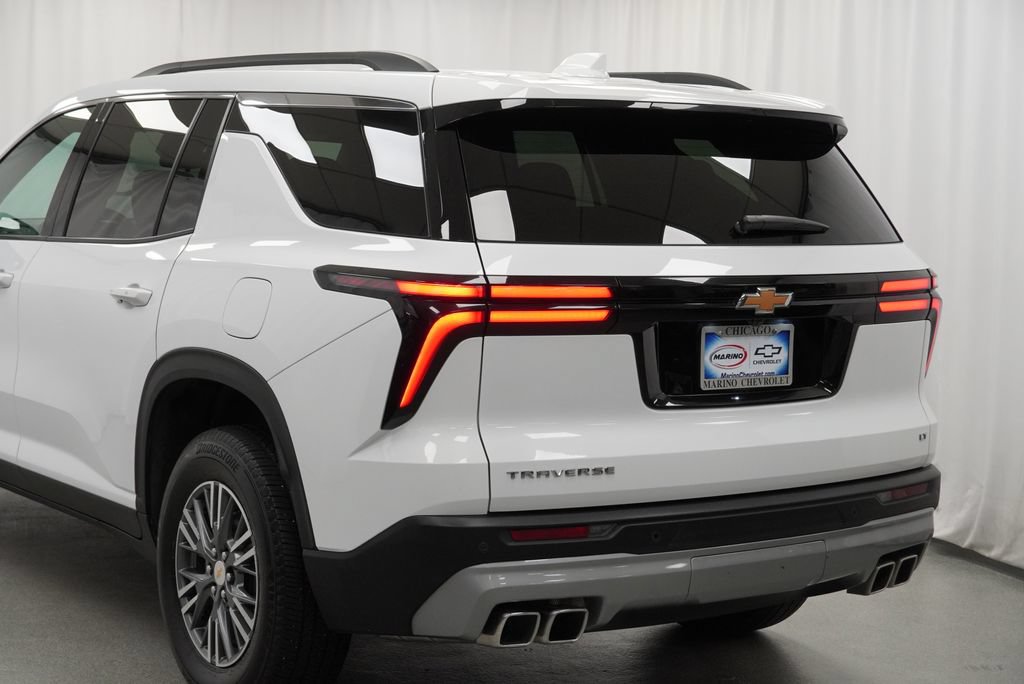 Certified 2024 Chevrolet Traverse LT w/ Trailering Package FWD image 39